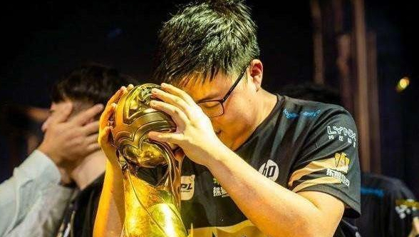 Ming状态火爆冲上热搜(微信状态可看访客记录冲上热搜)|im电竞下载